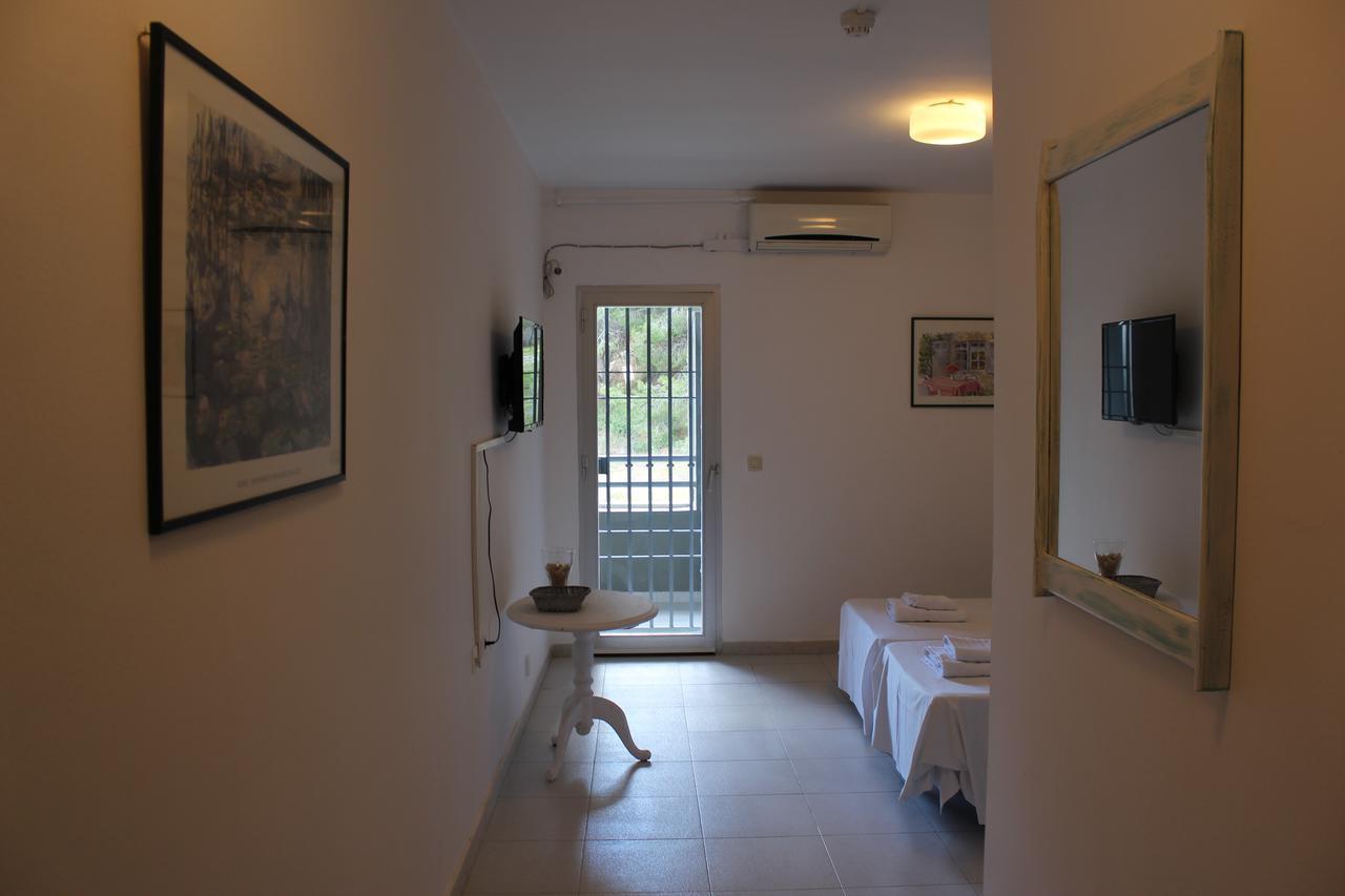 Hostal La Torre Альмуньекар Экстерьер фото